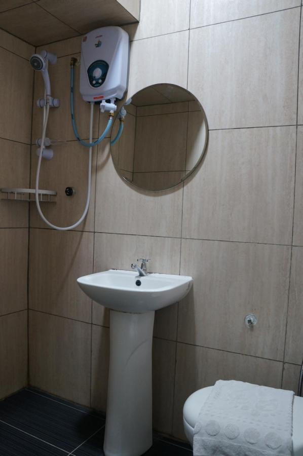 Oyo 44066 ユニカリヤ ロッジ コタキナバル エクステリア 写真