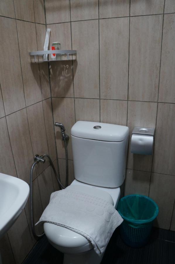 Oyo 44066 ユニカリヤ ロッジ コタキナバル エクステリア 写真
